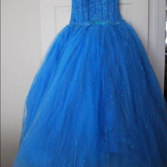 BLUE PROM DRESS - Picture 4 of 5